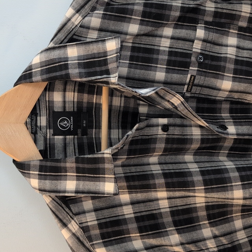 Volcom Men's Medium Classic Fit Long Sleeve Button Down Plaid Shirt